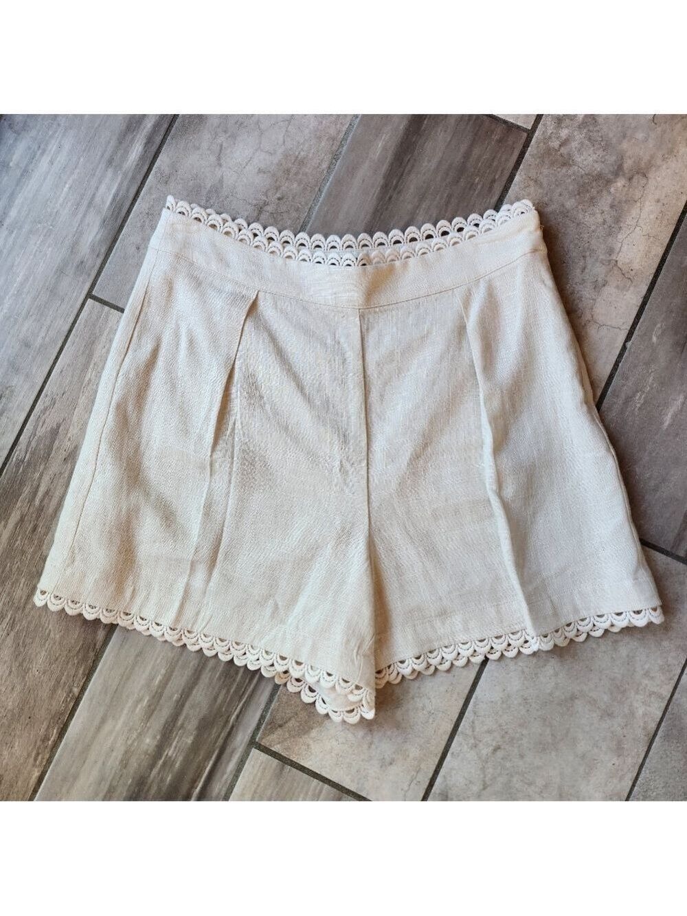 Scallop Trim Women's Linen Blend  Shorts in Cream